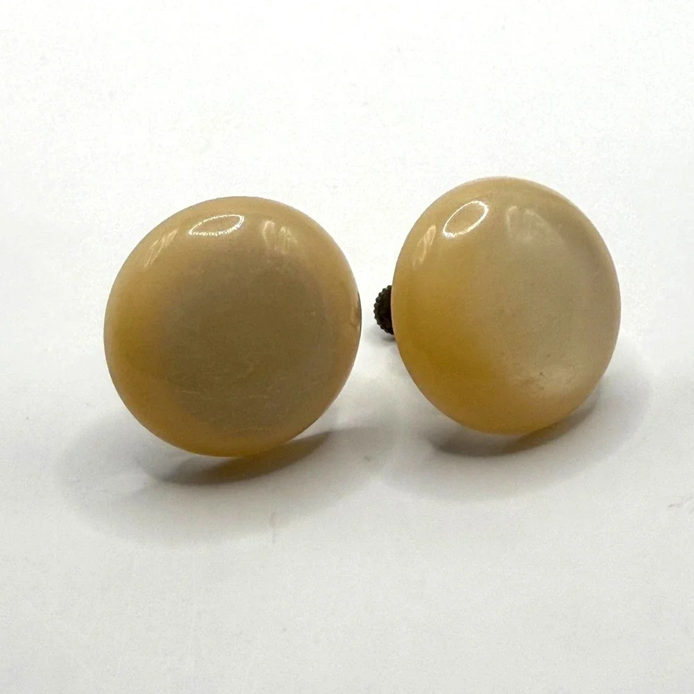 Vintage Butterscotch Lucite‎ Dome Screw-On Earrings – Creamy Translucent Round